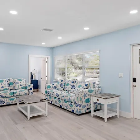 Palm Retreat - Large Cottage On Sanibel Island With Bikes Exterior photo