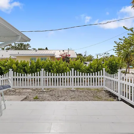 Palm Retreat - Large Cottage On Sanibel Island With Bikes Exterior photo