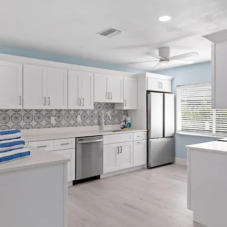 Palm Retreat - Large Cottage On Sanibel Island With Bikes Exterior photo
