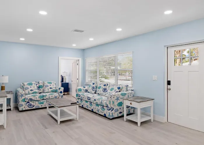 Palm Retreat - Large Cottage On Sanibel Island With Bikes