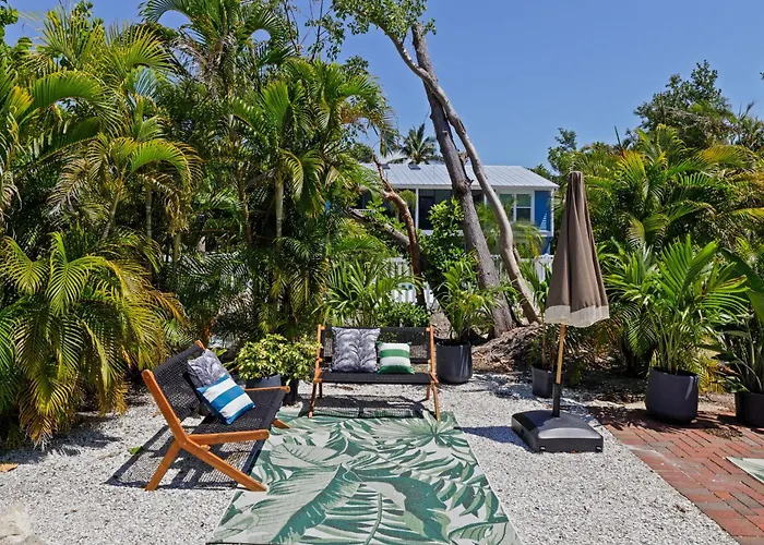 Palm Retreat - Large Cottage On Sanibel Island With Bikes