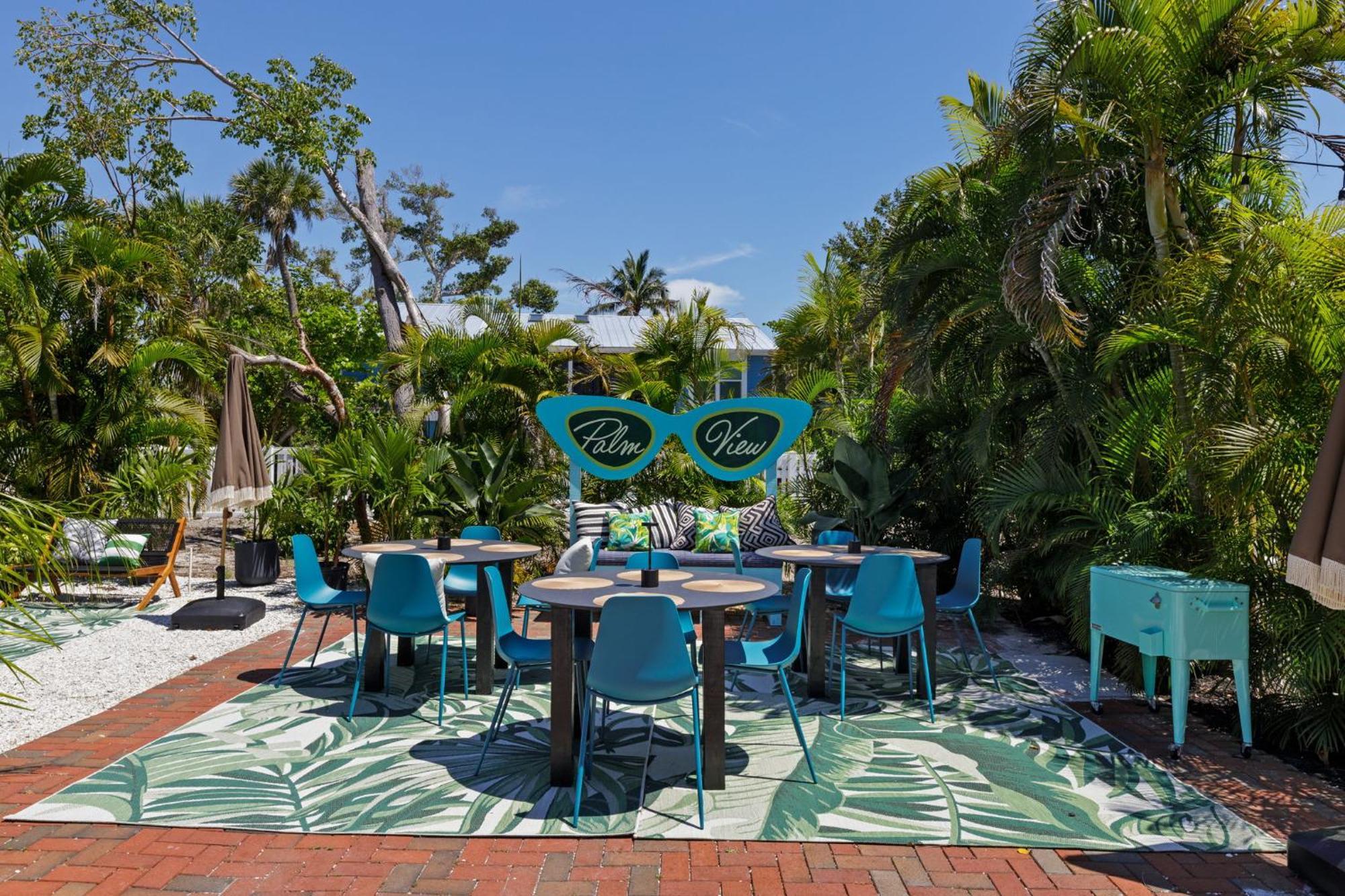 Palm Retreat - Large On Island With Bikes Holiday home *